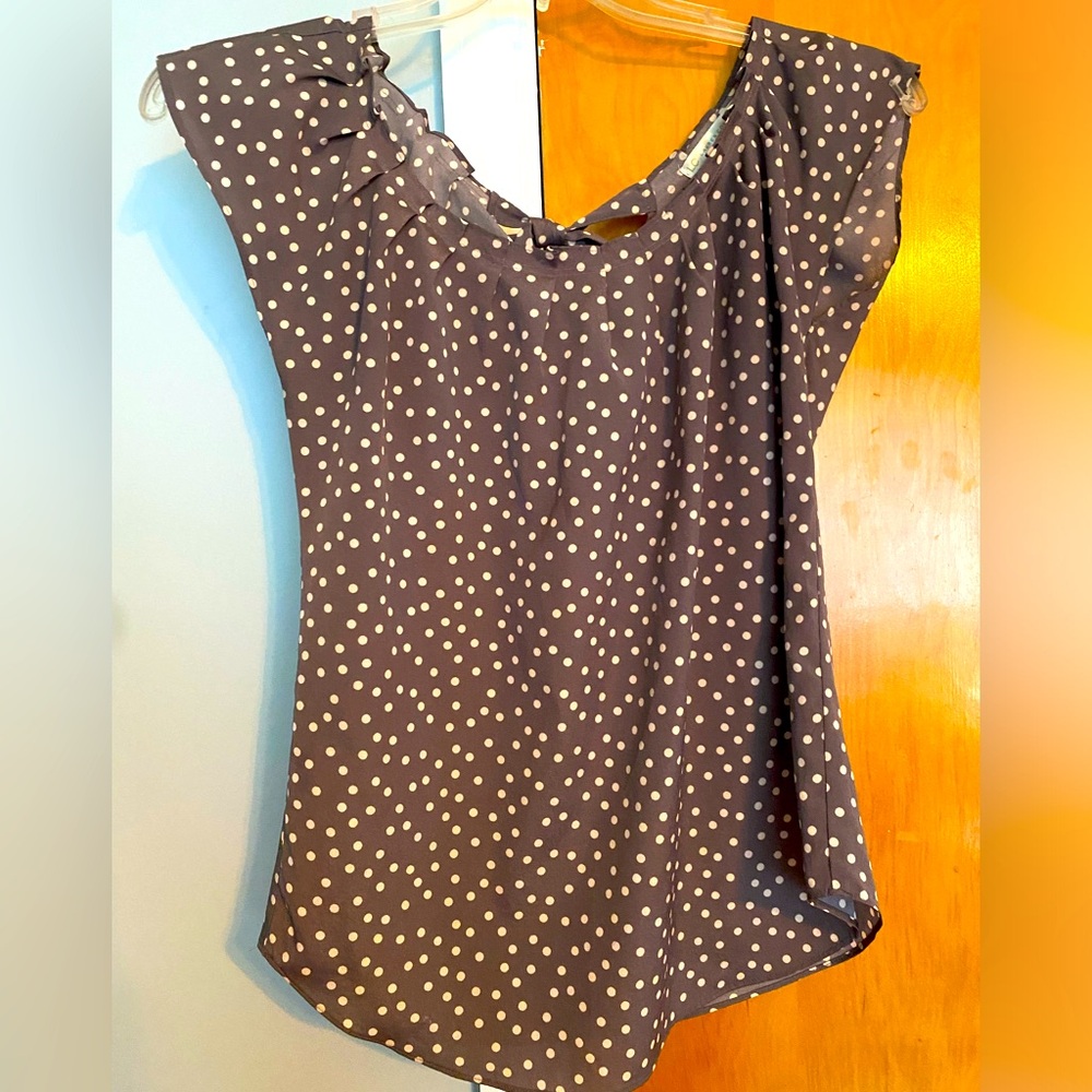 Laura Conrad polka dot XS ladies blouse. Tie back.